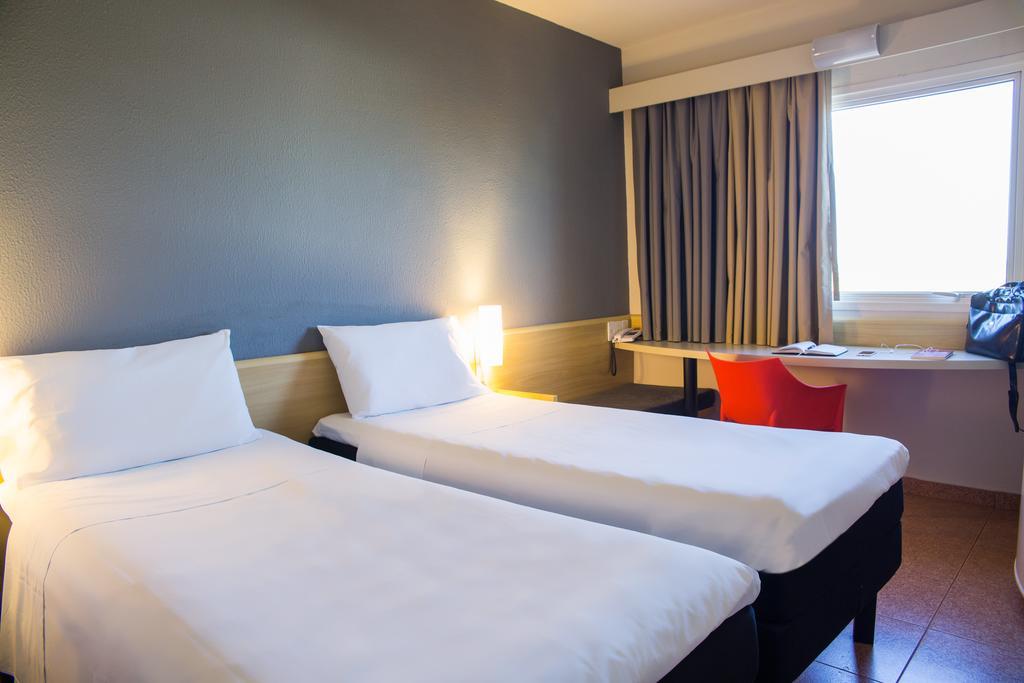 Отель Ibis Criciuma Крисиума Экстерьер фото
